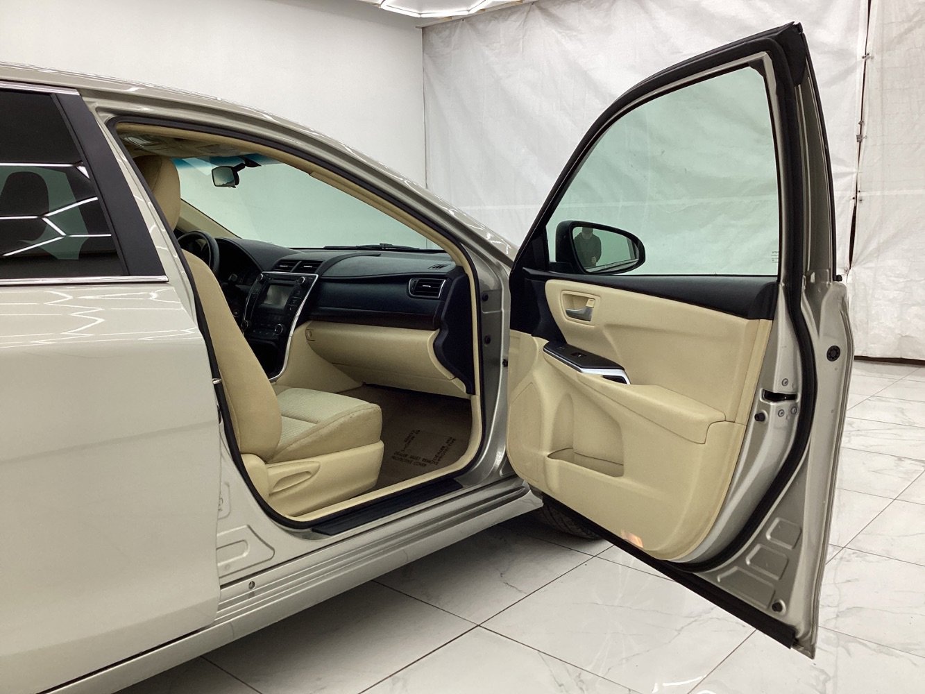 Used 2015 Toyota Camry LE FWD image 17