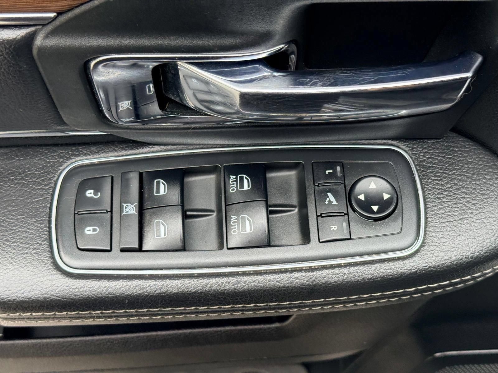Used 2018 RAM 1500 Laramie w/ Convenience Group AWD/4WD image 18