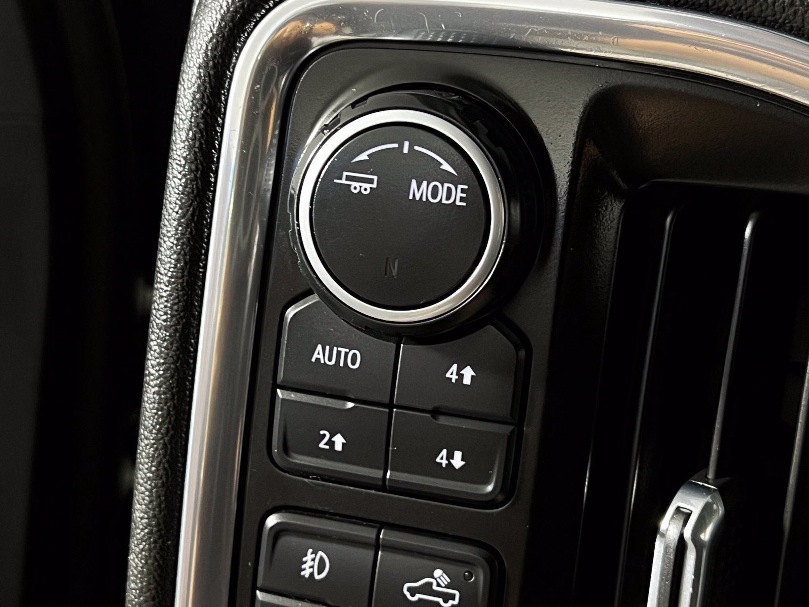 Used 2020 Chevrolet Silverado 1500 LT Trail Boss w/ Midnight Edition AWD/4WD image 21