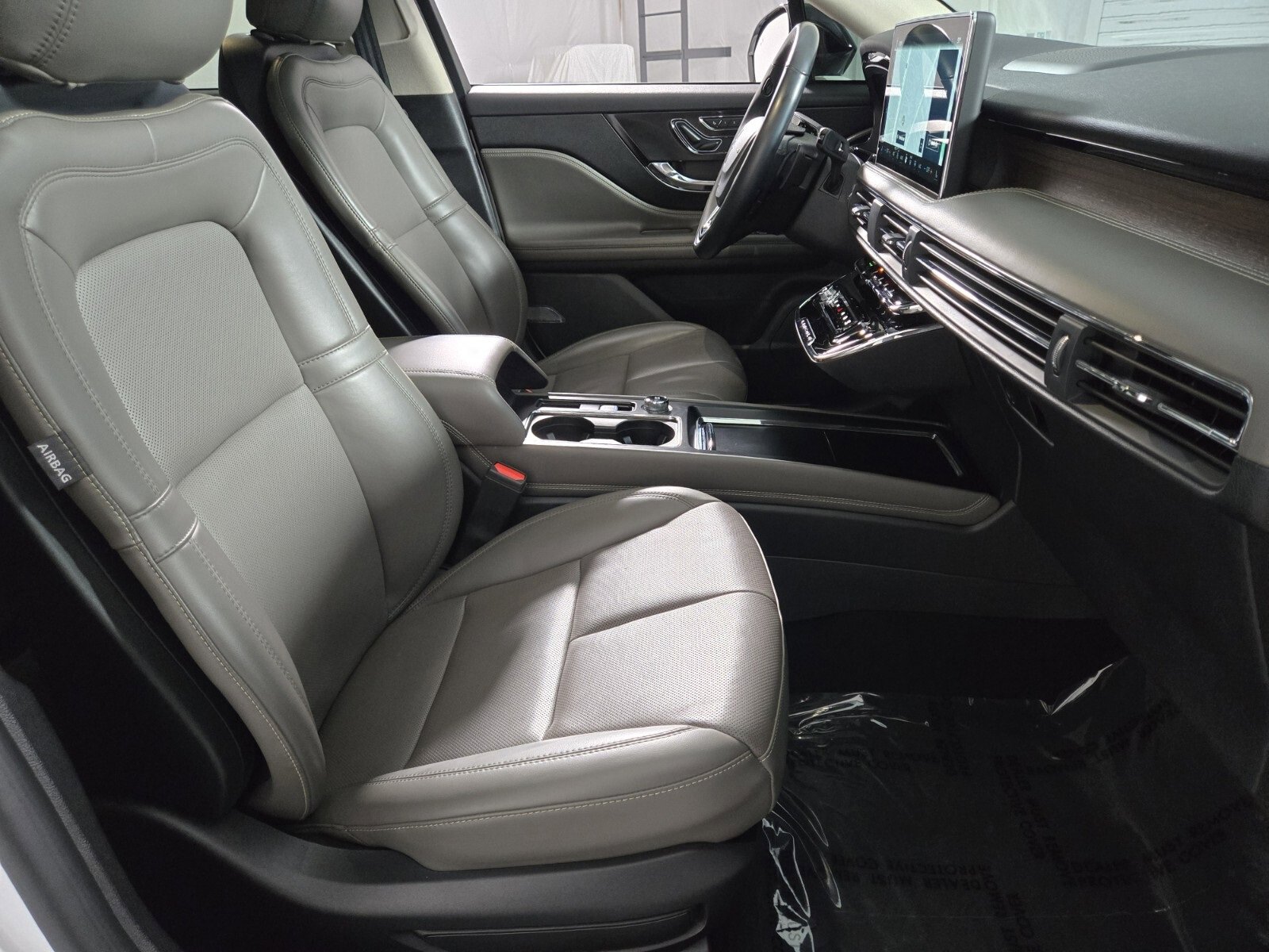 Used 2023 Lincoln Corsair Reserve image 3