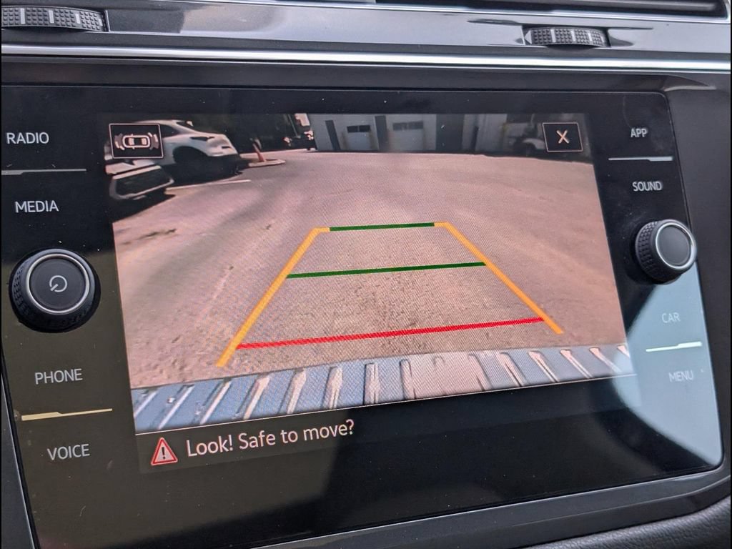 Certified 2023 Volkswagen Tiguan SE w/ Panoramic Sunroof Package FWD image 18