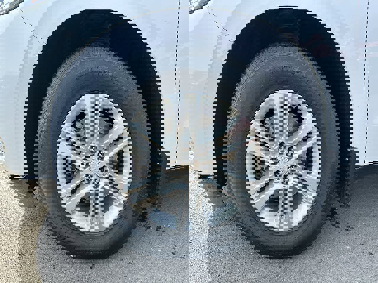 Used 2019 Buick Enclave Essence image 19