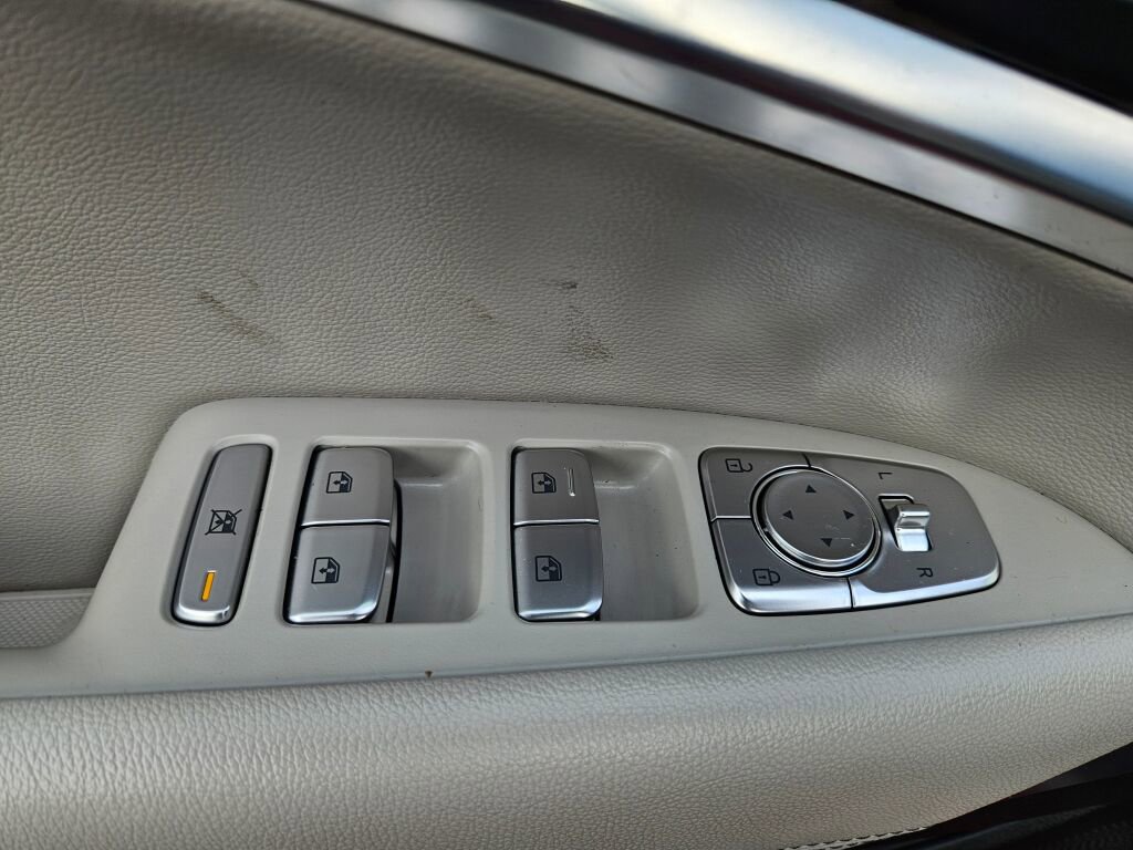 Used 2022 Genesis G70 2.0T image 16