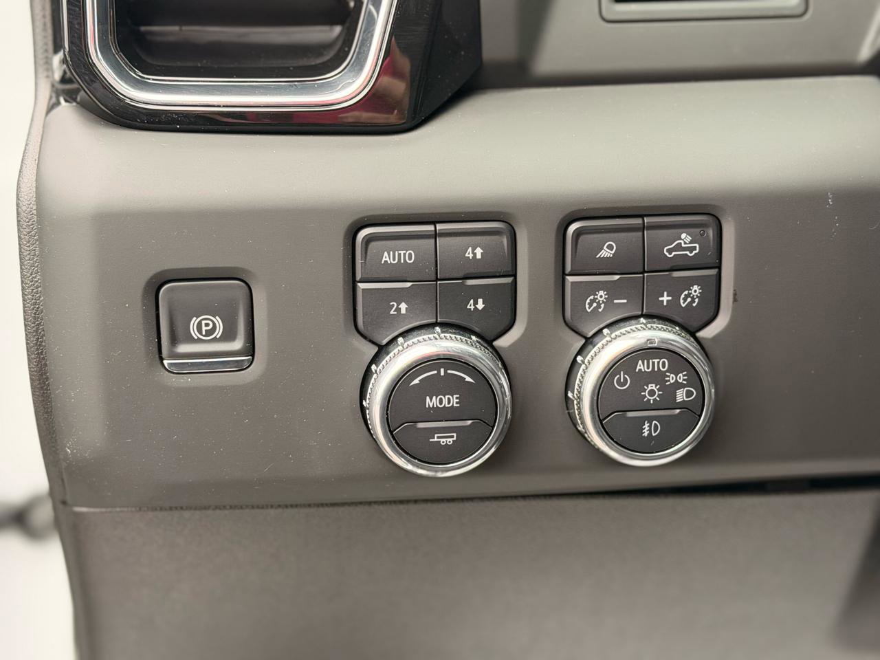 Used 2025 GMC Sierra 3500 Denali AWD/4WD image 16