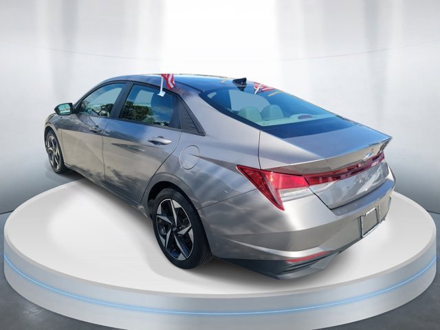 Certified 2023 Hyundai Elantra SEL w/ Convenience Package image 3