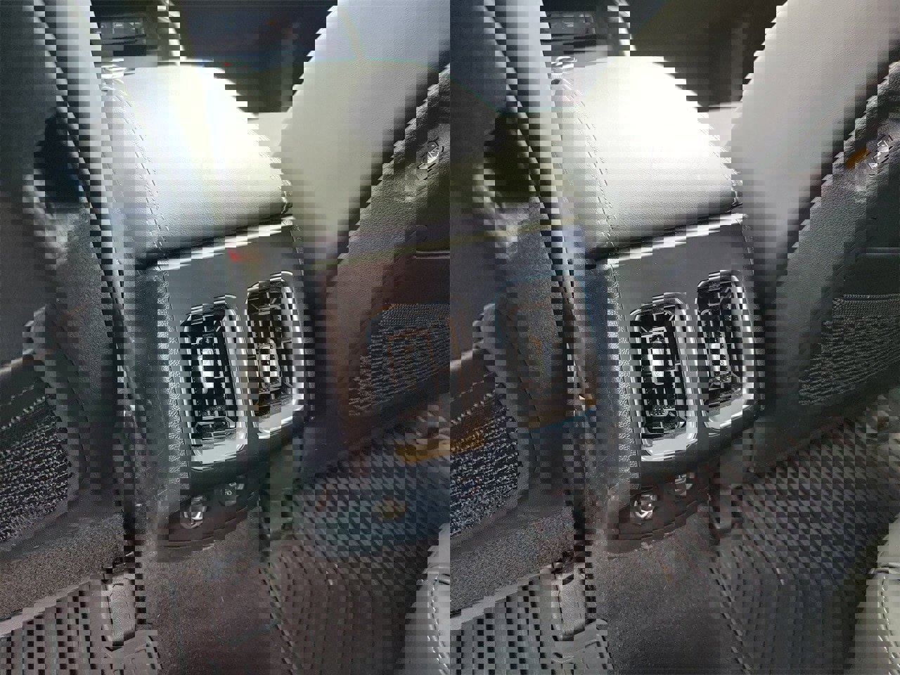 Used 2023 Kia Sorento EX image 12