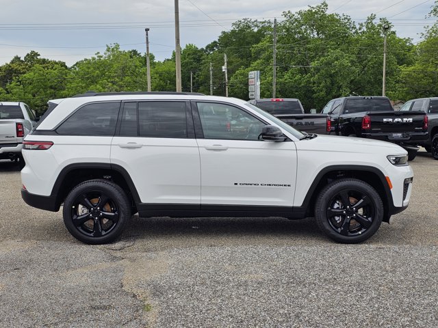 New 2026 Jeep Grand Cherokee Limited w/ Limited Altitude Package RWD image 14