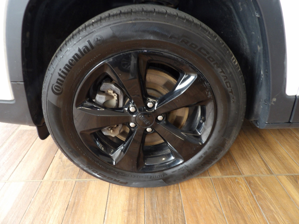 Used 2020 Jeep Cherokee Latitude Plus image 10