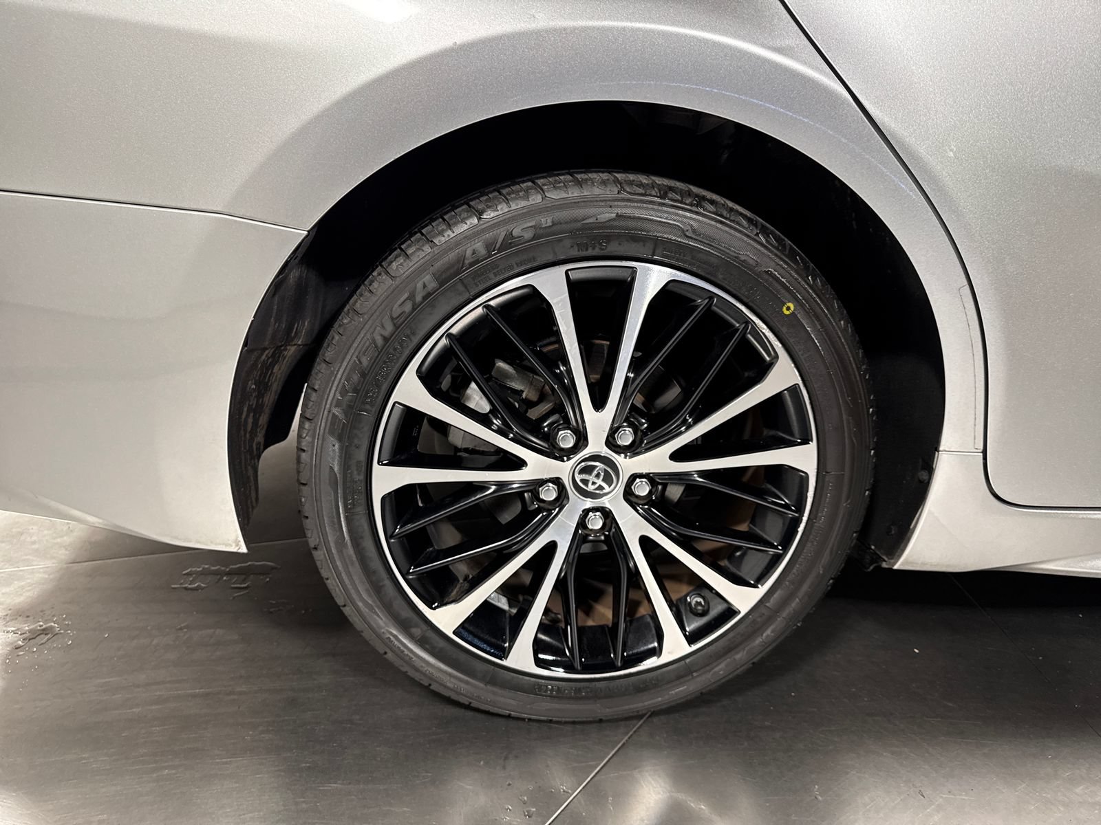 Used 2018 Toyota Camry SE FWD image 16