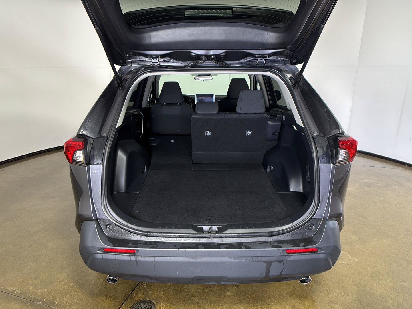 Used 2025 Toyota RAV4 LE AWD/4WD image 48