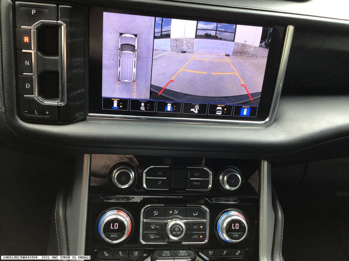 Used 2021 GMC Yukon XL Denali RWD image 9
