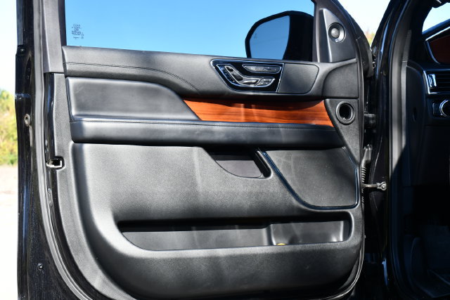 Used 2019 Lincoln Navigator L Reserve AWD/4WD image 11