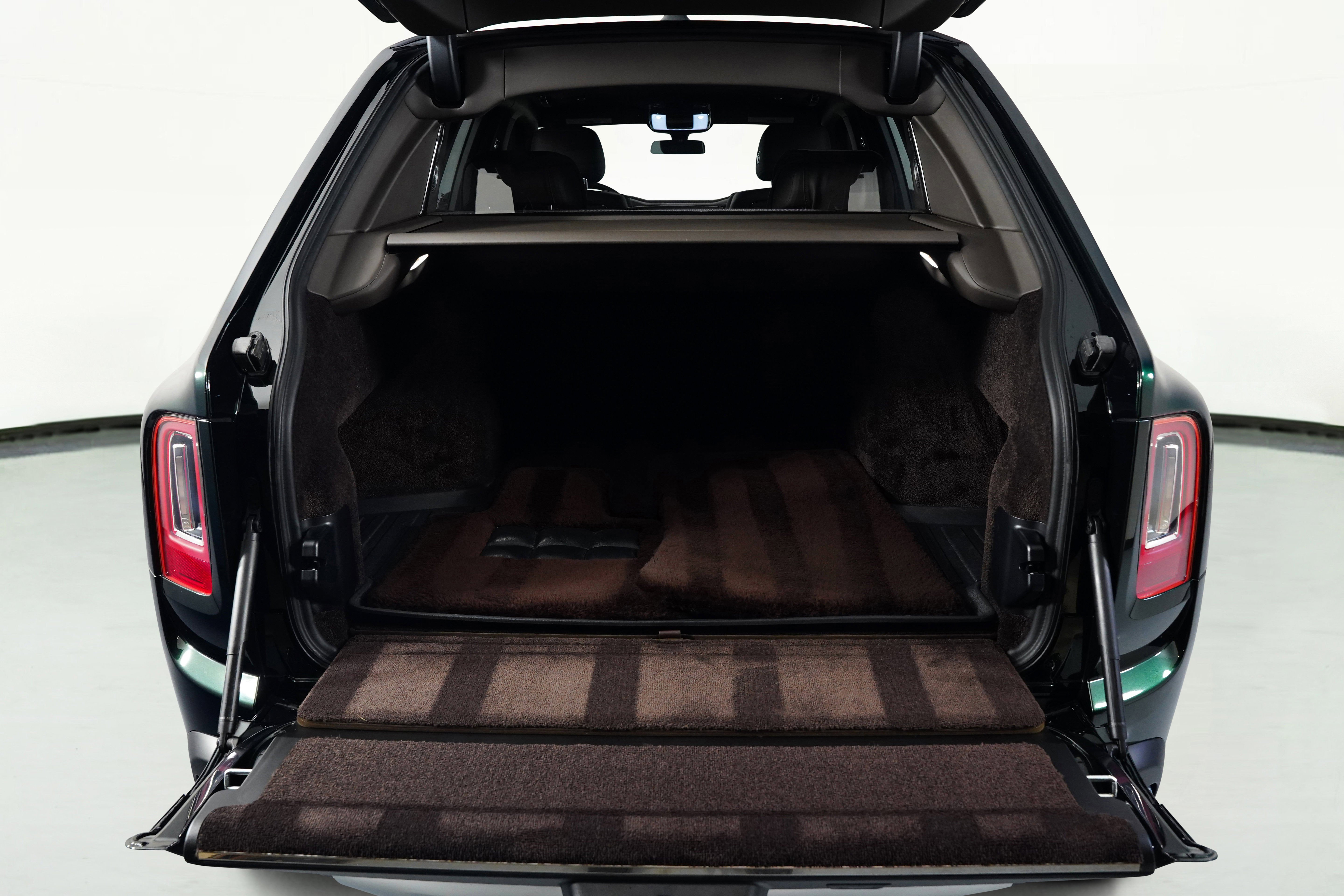 Used 2023 Rolls-Royce Cullinan w/ Cullinan Package image 67