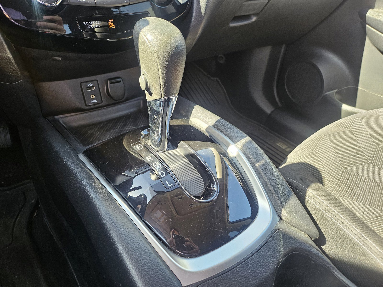 Used 2016 Nissan Rogue SV AWD/4WD image 14
