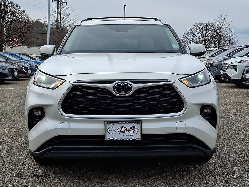 Used 2021 Toyota Highlander XLE image 3