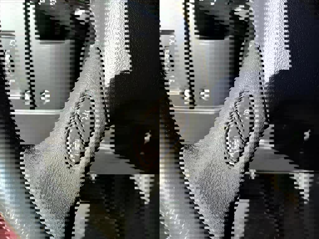 Used 2005 HUMMER H2 SUT w/ Preferred Equipment Group image 21