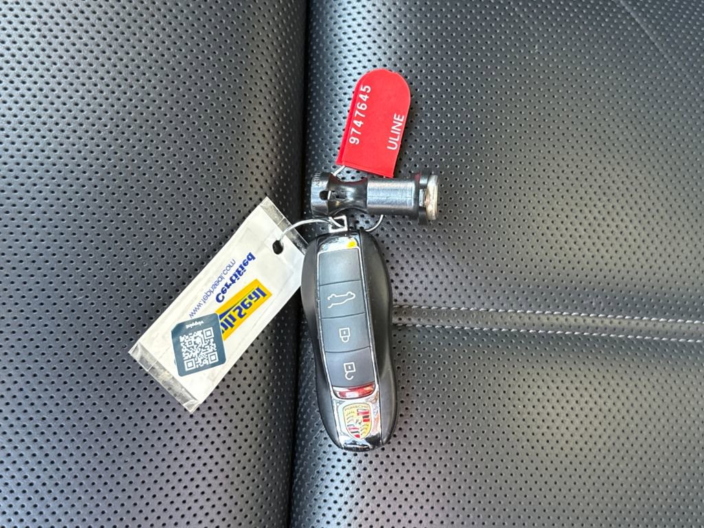 Used 2023 Porsche Macan Turbo image 29