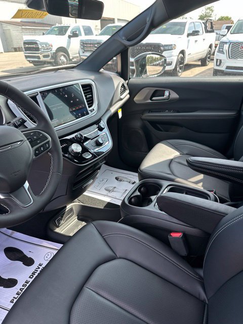 New 2027 Chrysler Pacifica LX FWD image 27