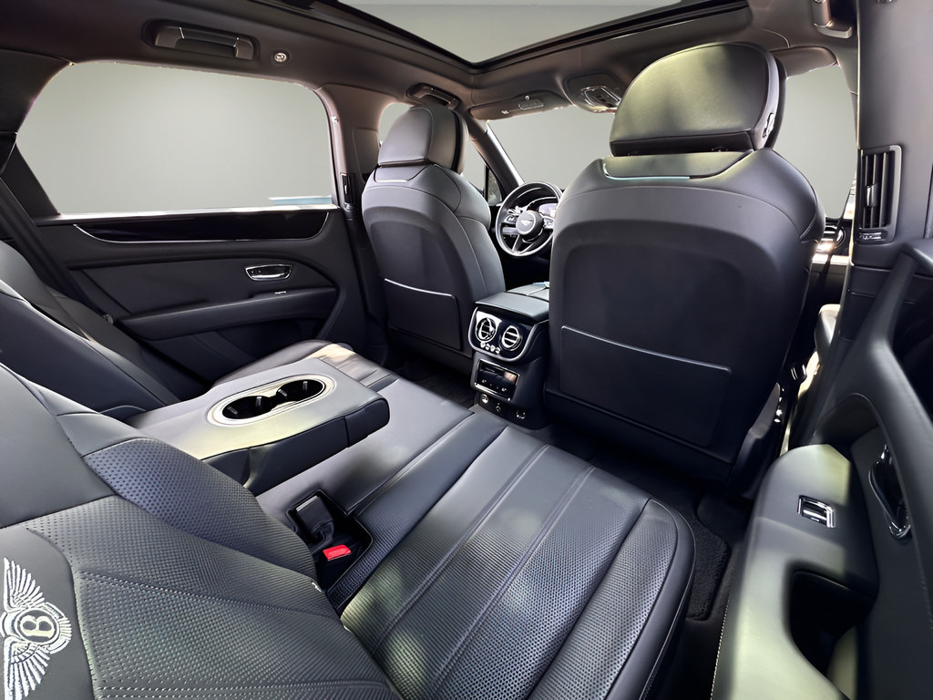 Used 2021 Bentley Bentayga AWD/4WD image 21