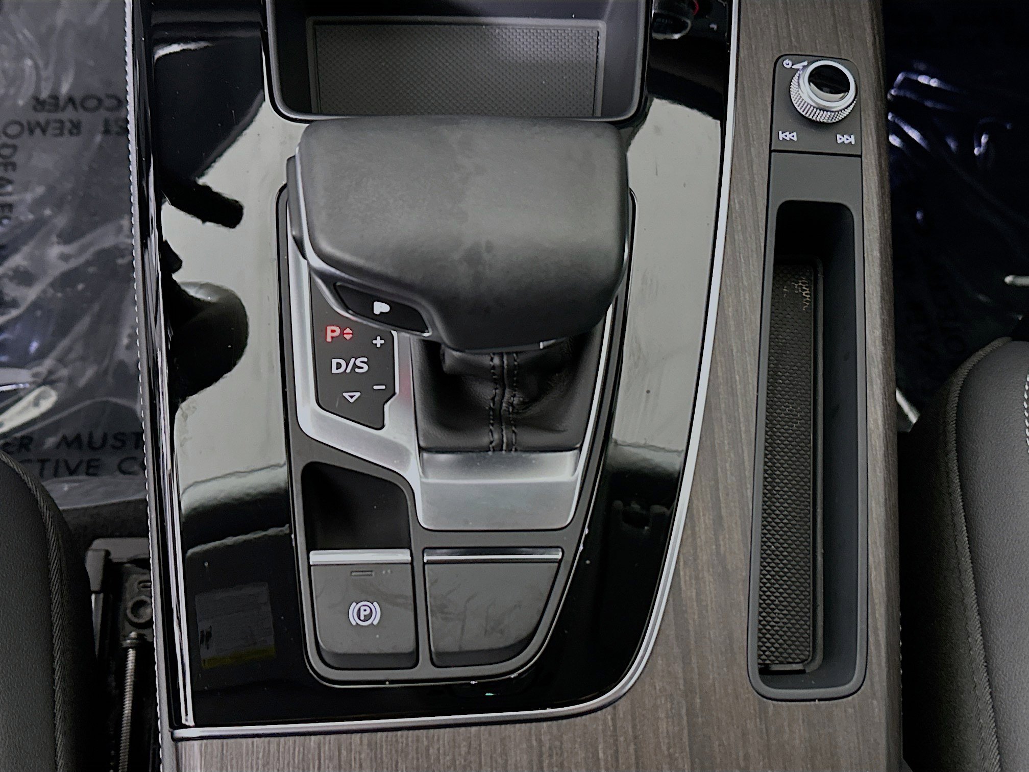 Used 2024 Audi Q5 e Premium Plus w/ Premium Plus Package image 21