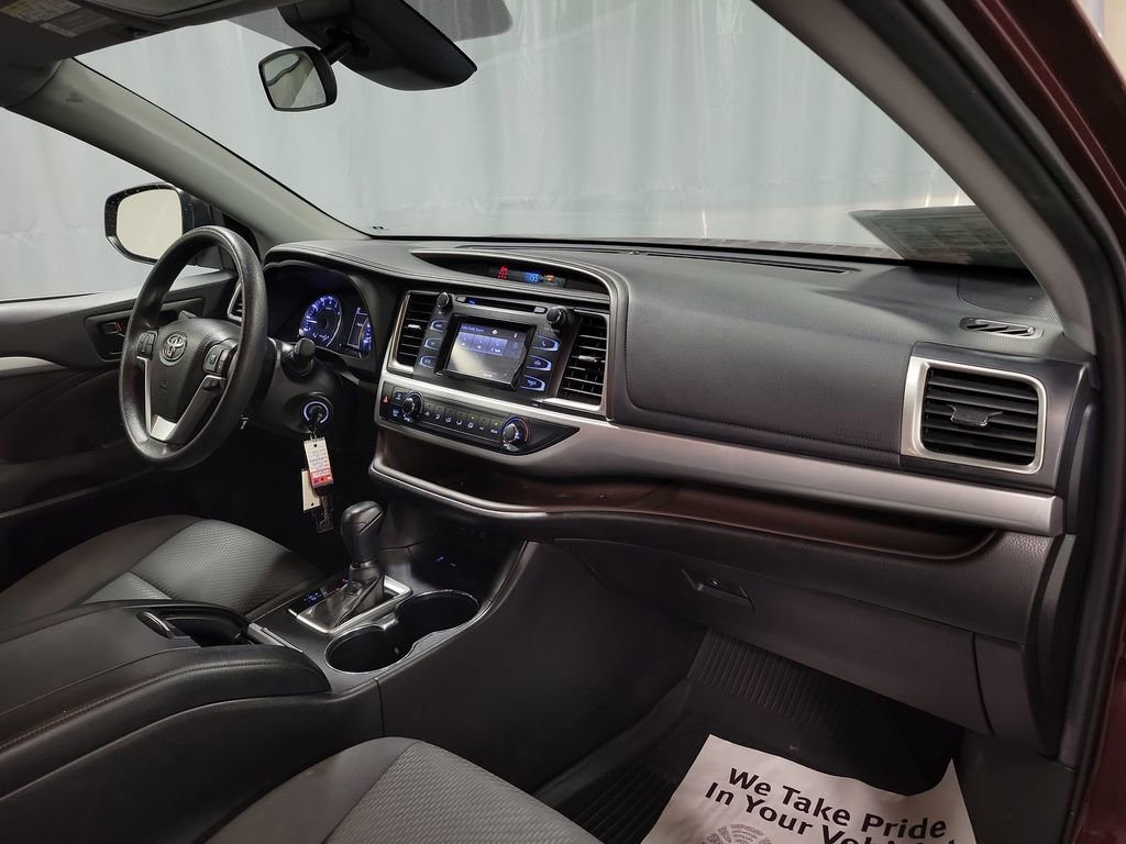 Used 2019 Toyota Highlander LE image 26