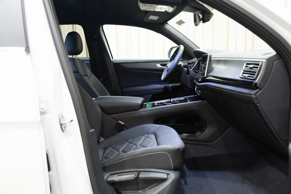 New 2026 Volkswagen Atlas Cross Sport SE image 12