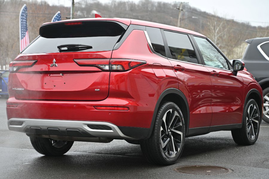 Used 2024 Mitsubishi Outlander SE Black Edition AWD/4WD image 6