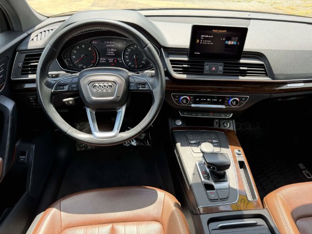 Used 2020 Audi Q5 2.0T Premium w/ Convenience Package AWD/4WD image 3