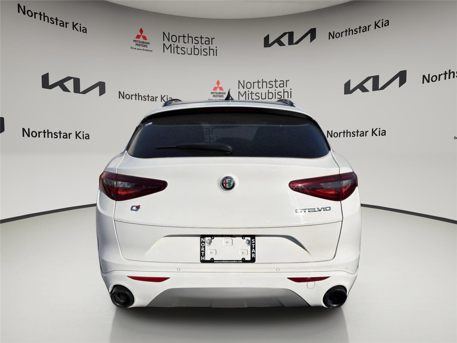 Used 2023 Alfa Romeo Stelvio Ti image 3