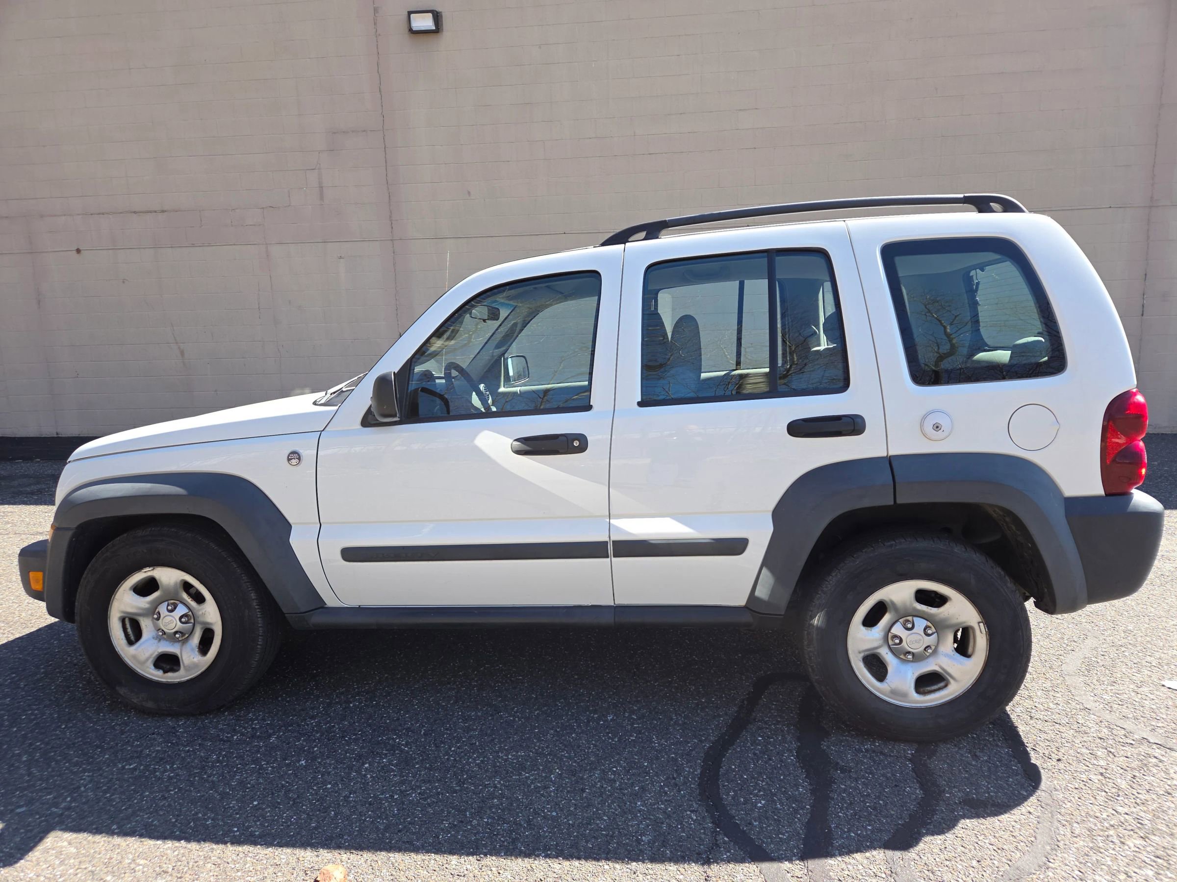 Used 2007 Jeep Liberty Sport w/ Off Road Group image 6