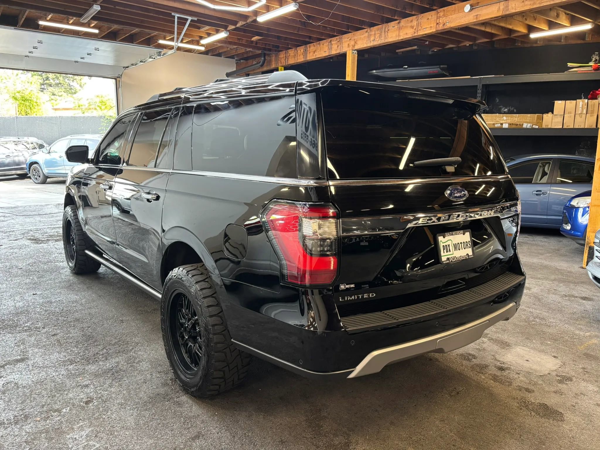 Used 2018 Ford Expedition Max Limited w/ Equipment Group 302A AWD/4WD image 5