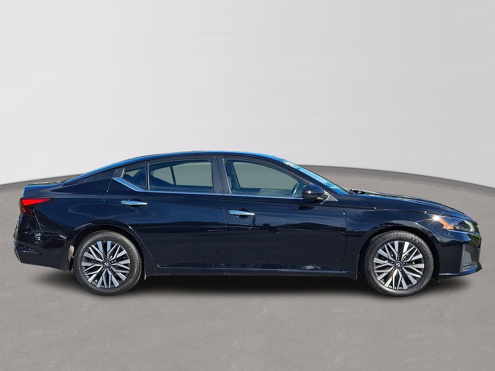 Used 2024 Nissan Altima 2.5 SV w/ SV Premium Package FWD image 7