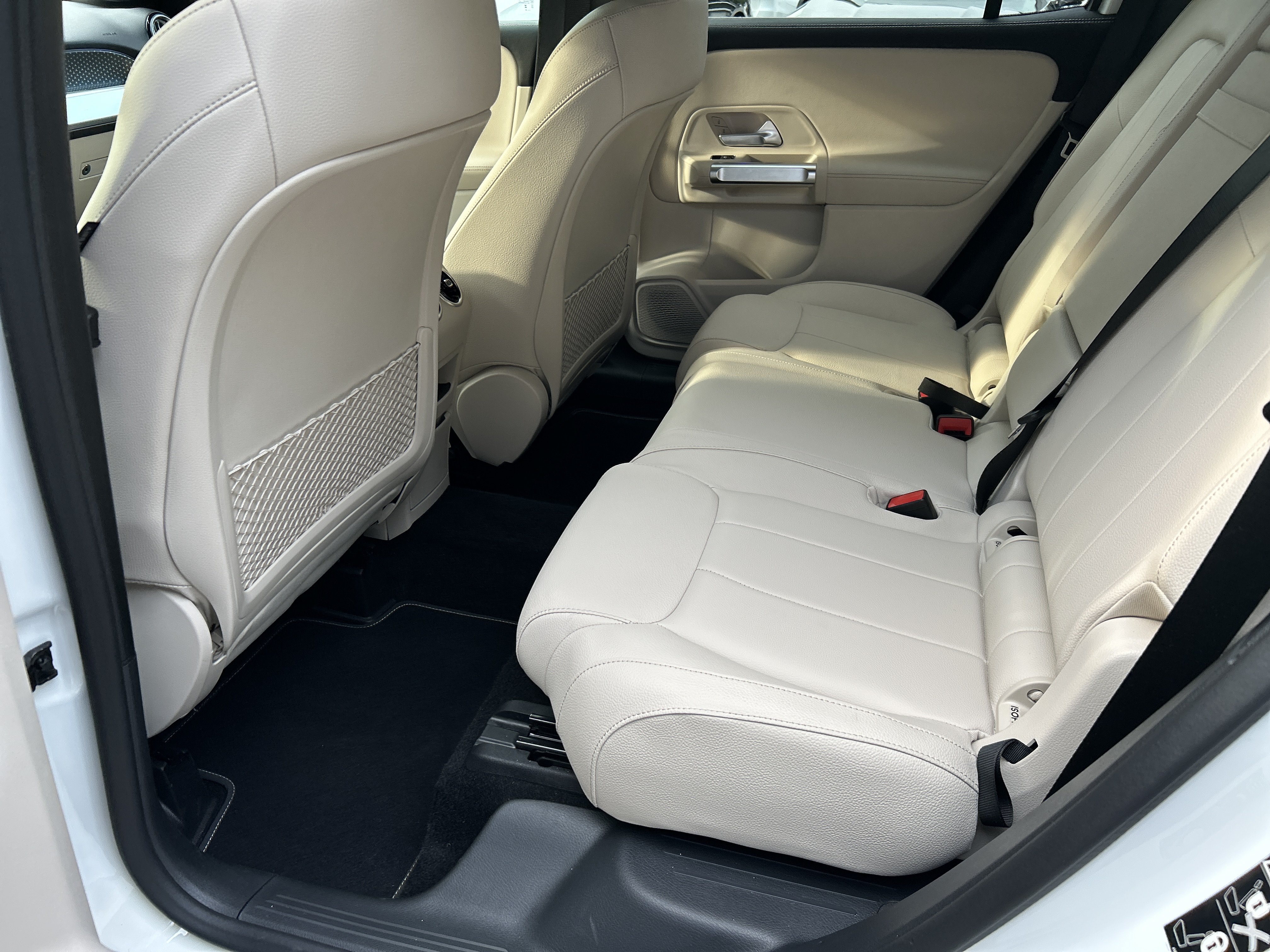 Certified 2024 Mercedes-Benz GLB 250 image 37