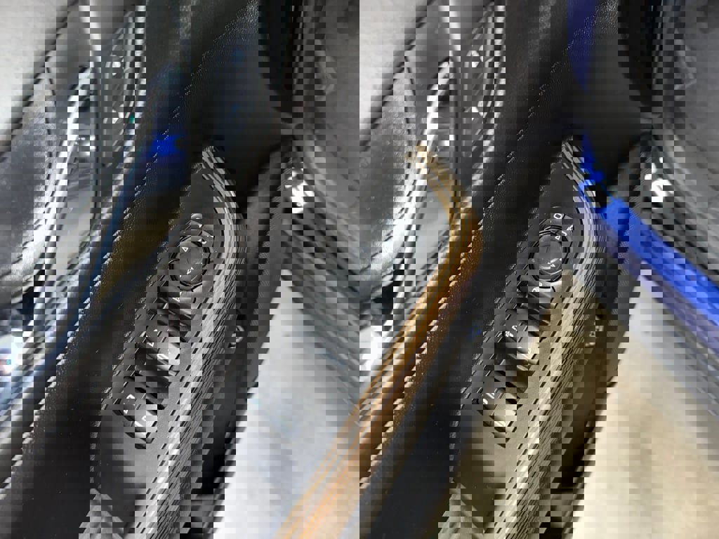 Certified 2023 GMC Acadia SLE w/ Driver Convenience Package image 5