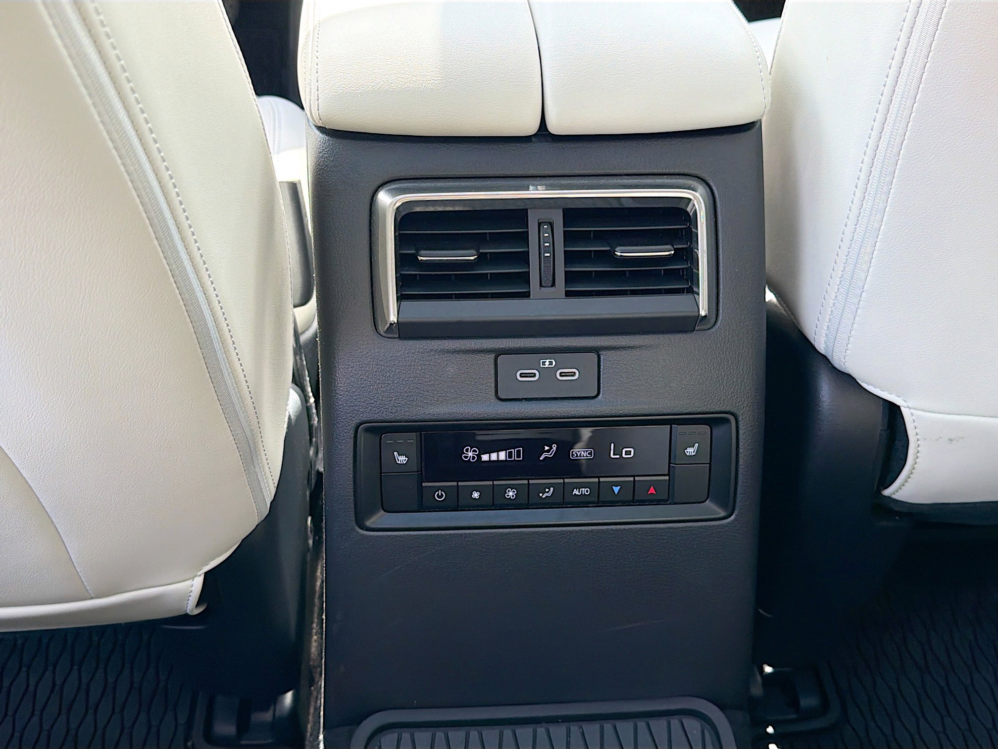 Used 2024 MAZDA CX-90 Plug-In Hybrid w/ Premium Plus image 19