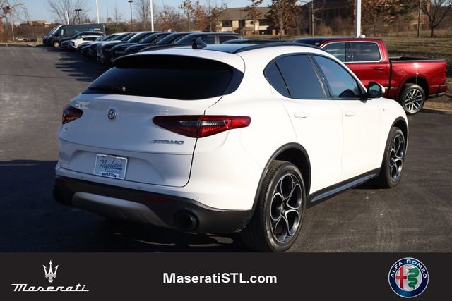 Used 2023 Alfa Romeo Stelvio Ti image 5