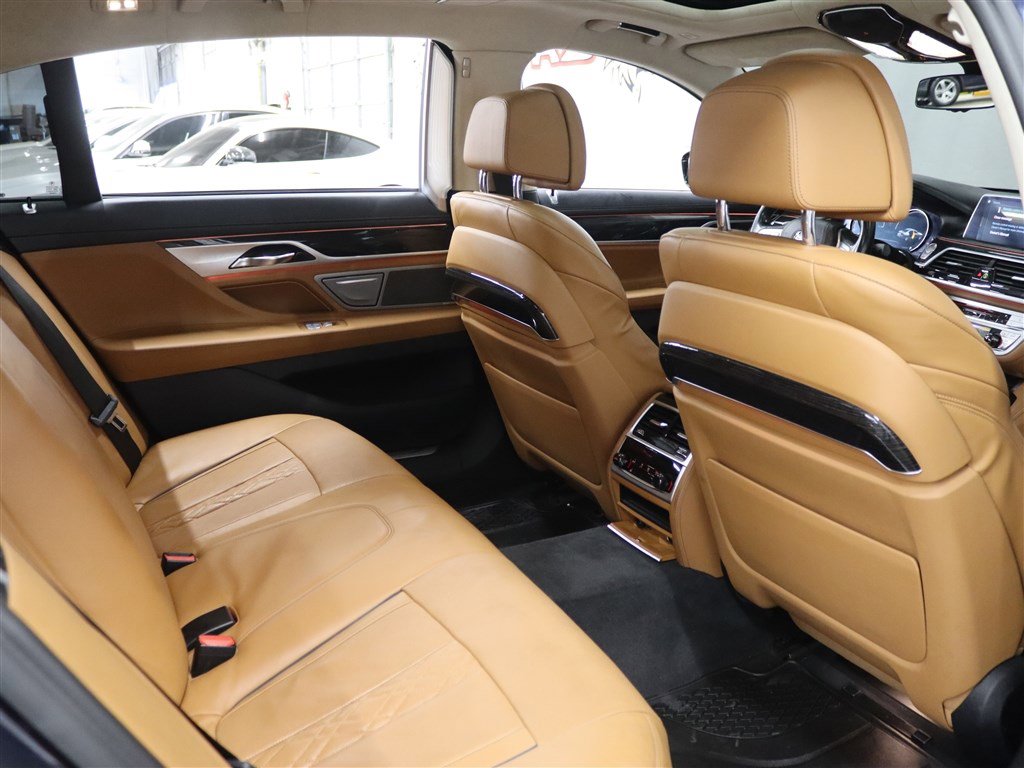 Used 2018 BMW 750Li xDrive w/ Executive Package AWD/4WD image 18