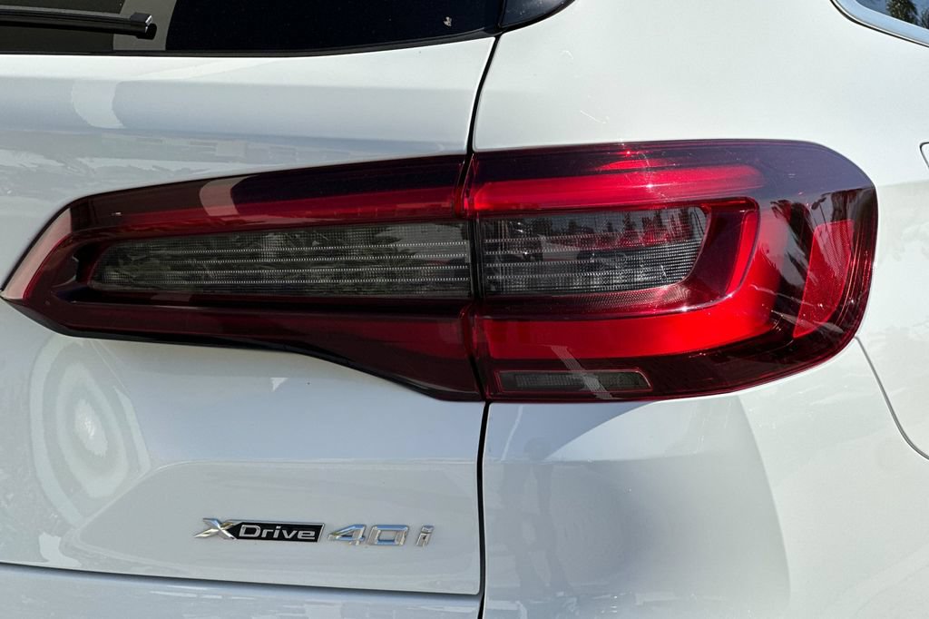 Used 2023 BMW X5 xDrive40i w/ Premium Package AWD/4WD image 34