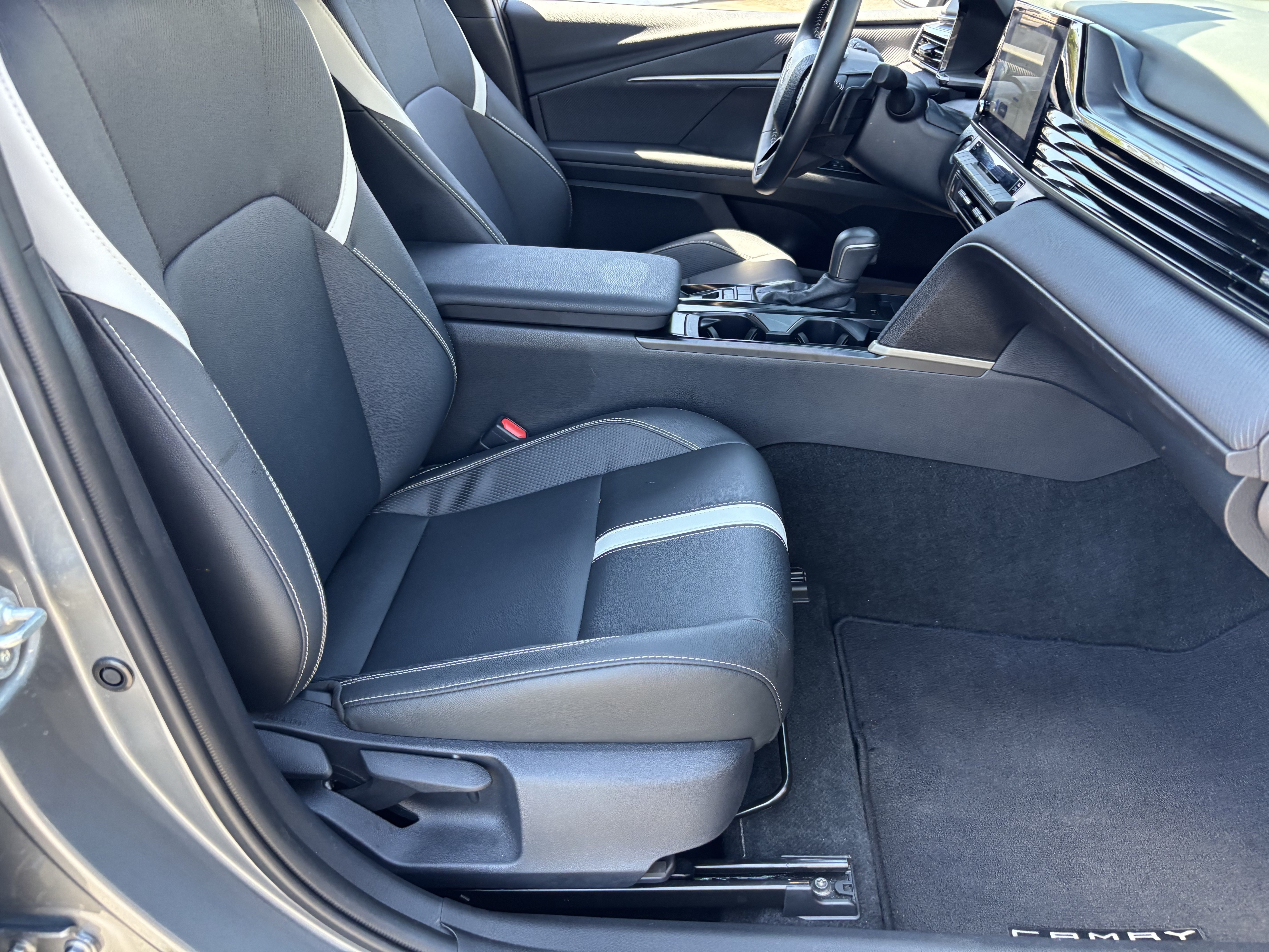 Used 2026 Toyota Camry SE w/ Convenience Package FWD image 10