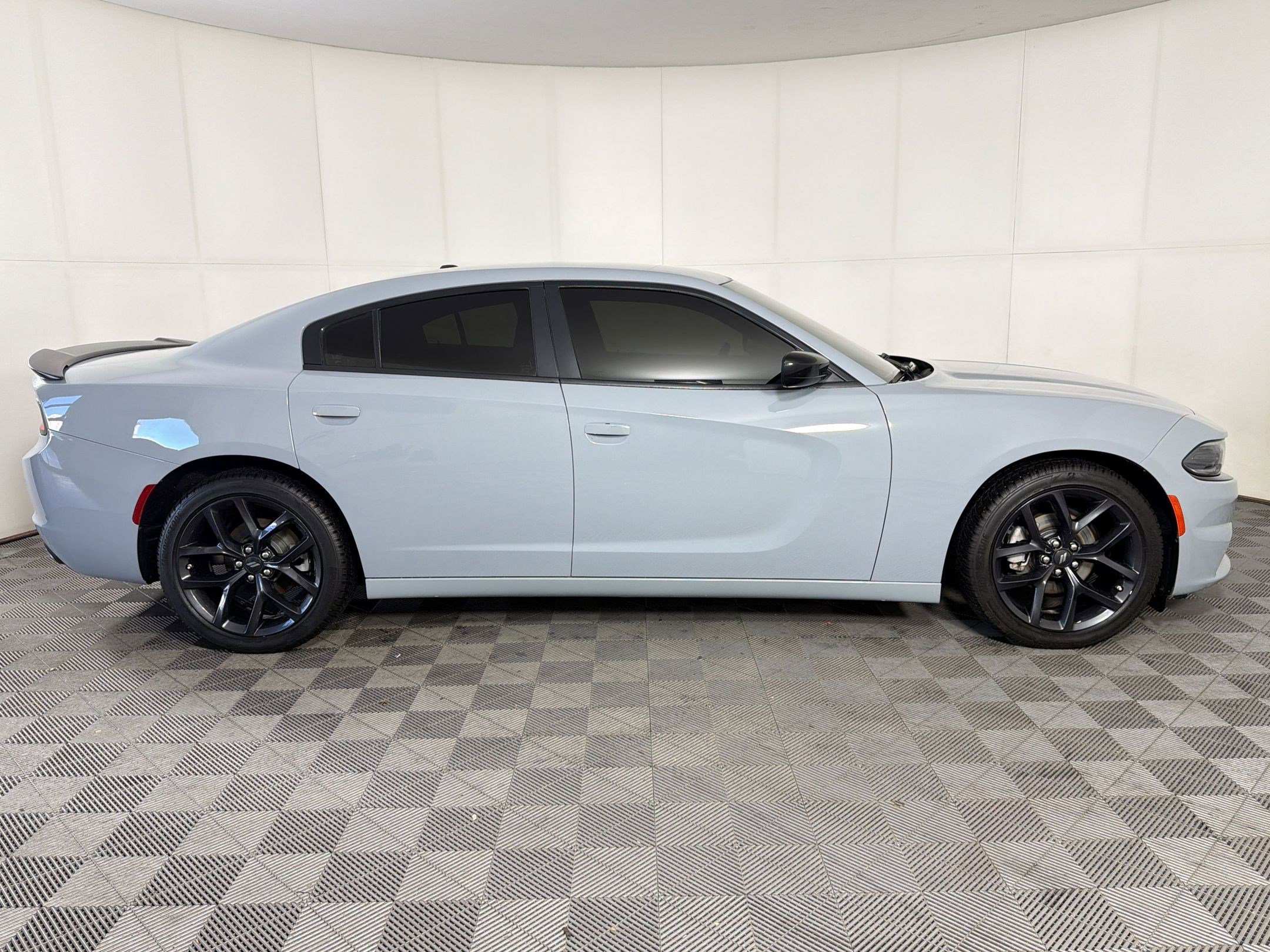 Used 2022 Dodge Charger SXT w/ Blacktop Package image 8