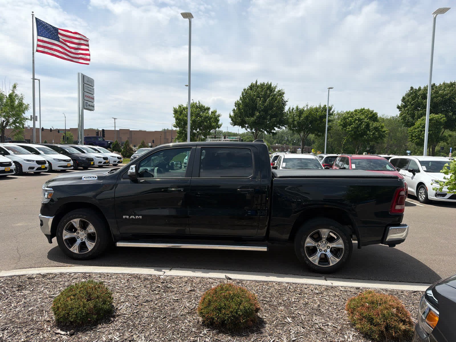 Used 2023 RAM 1500 Laramie AWD/4WD image 2