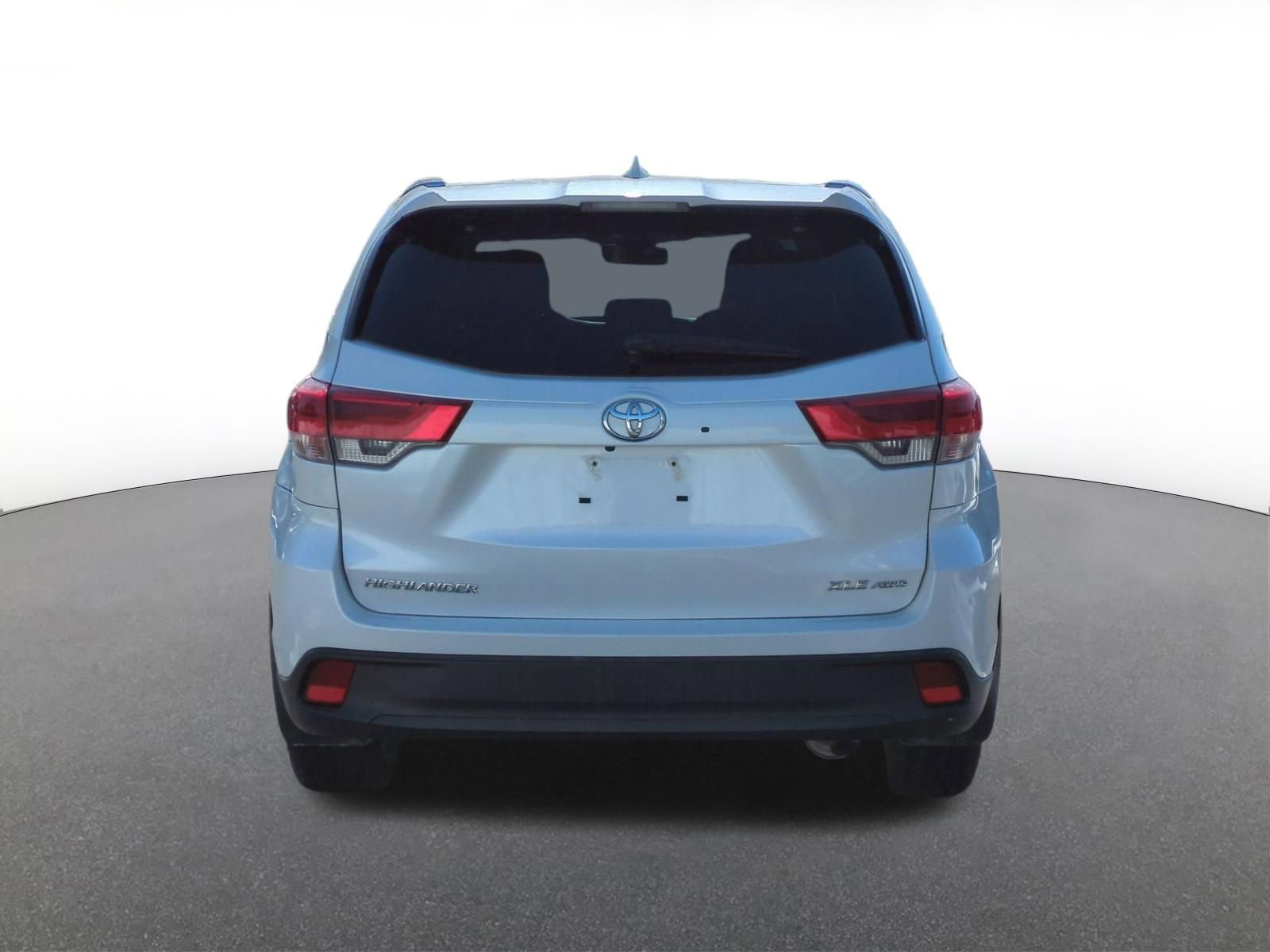 Used 2019 Toyota Highlander XLE image 4
