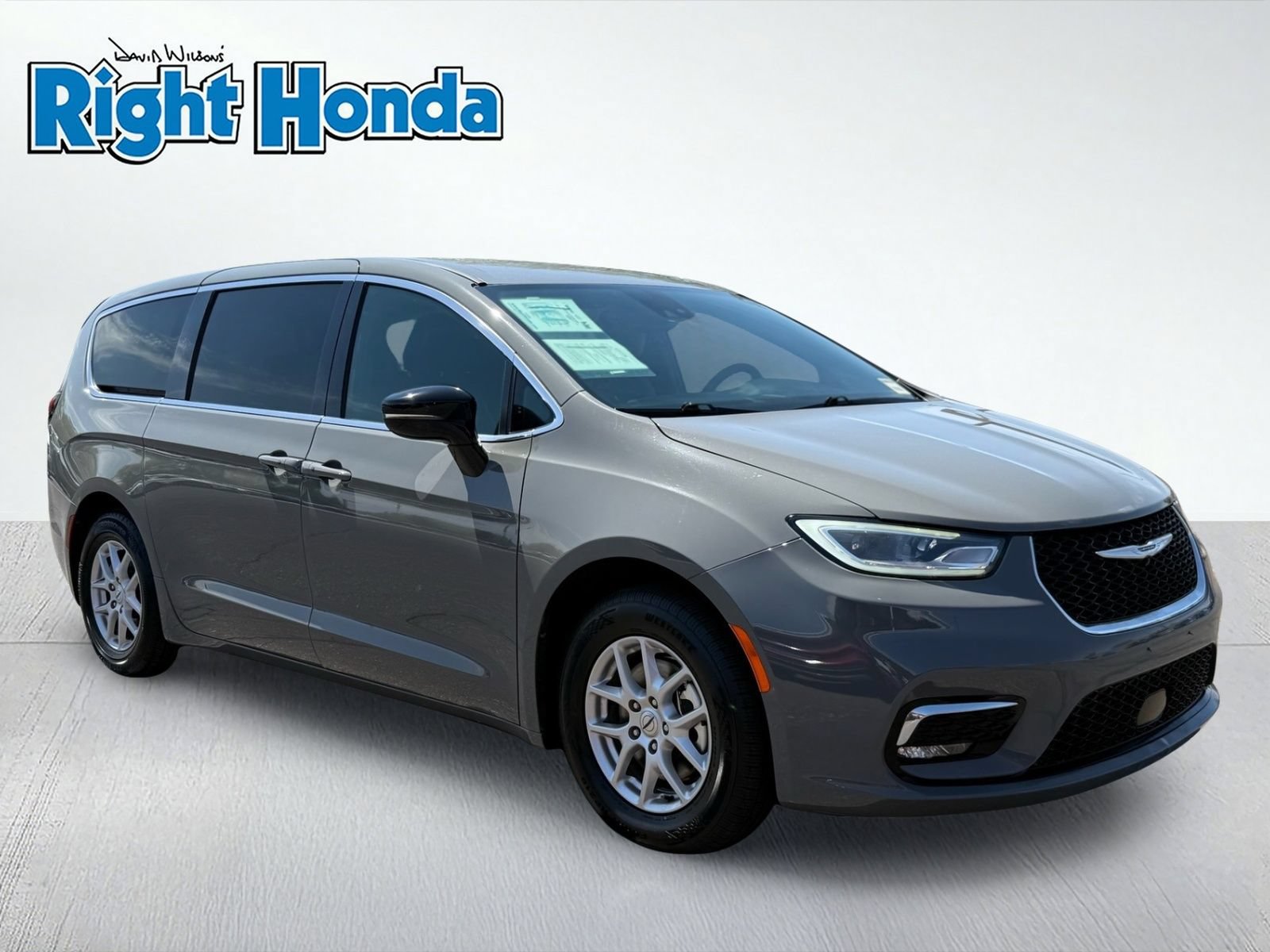 Used 2025 Chrysler Pacifica Select FWD image 10