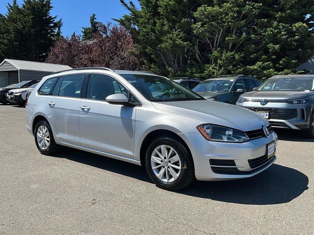 Used 2016 Volkswagen Golf S FWD image 2