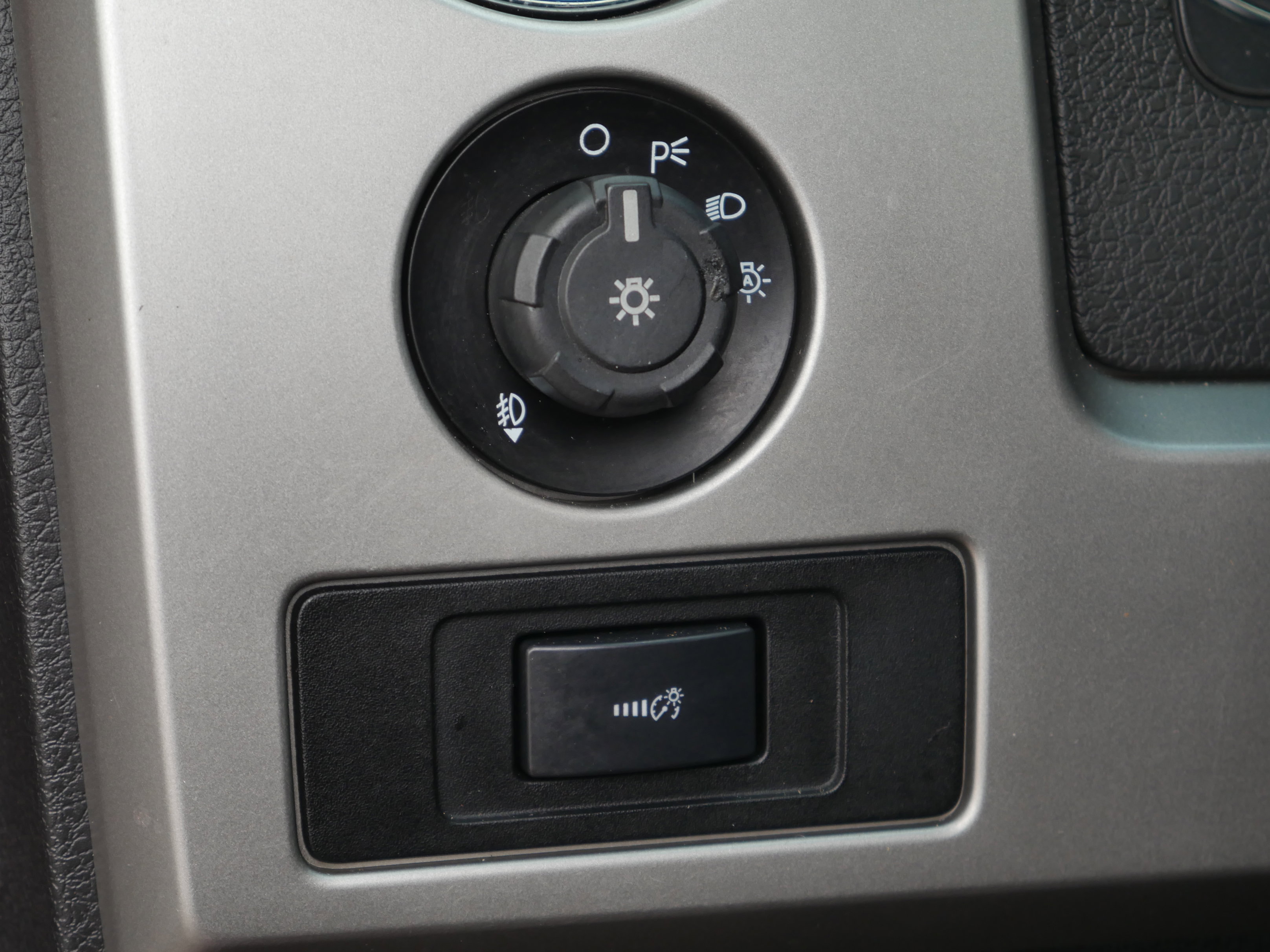 Used 2014 Ford F150 Lariat w/ Equipment Group 502A Luxury AWD/4WD image 7