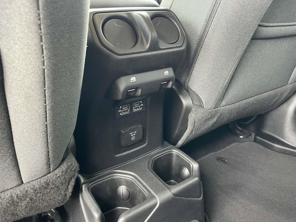 Used 2024 Jeep Wrangler Sahara image 22