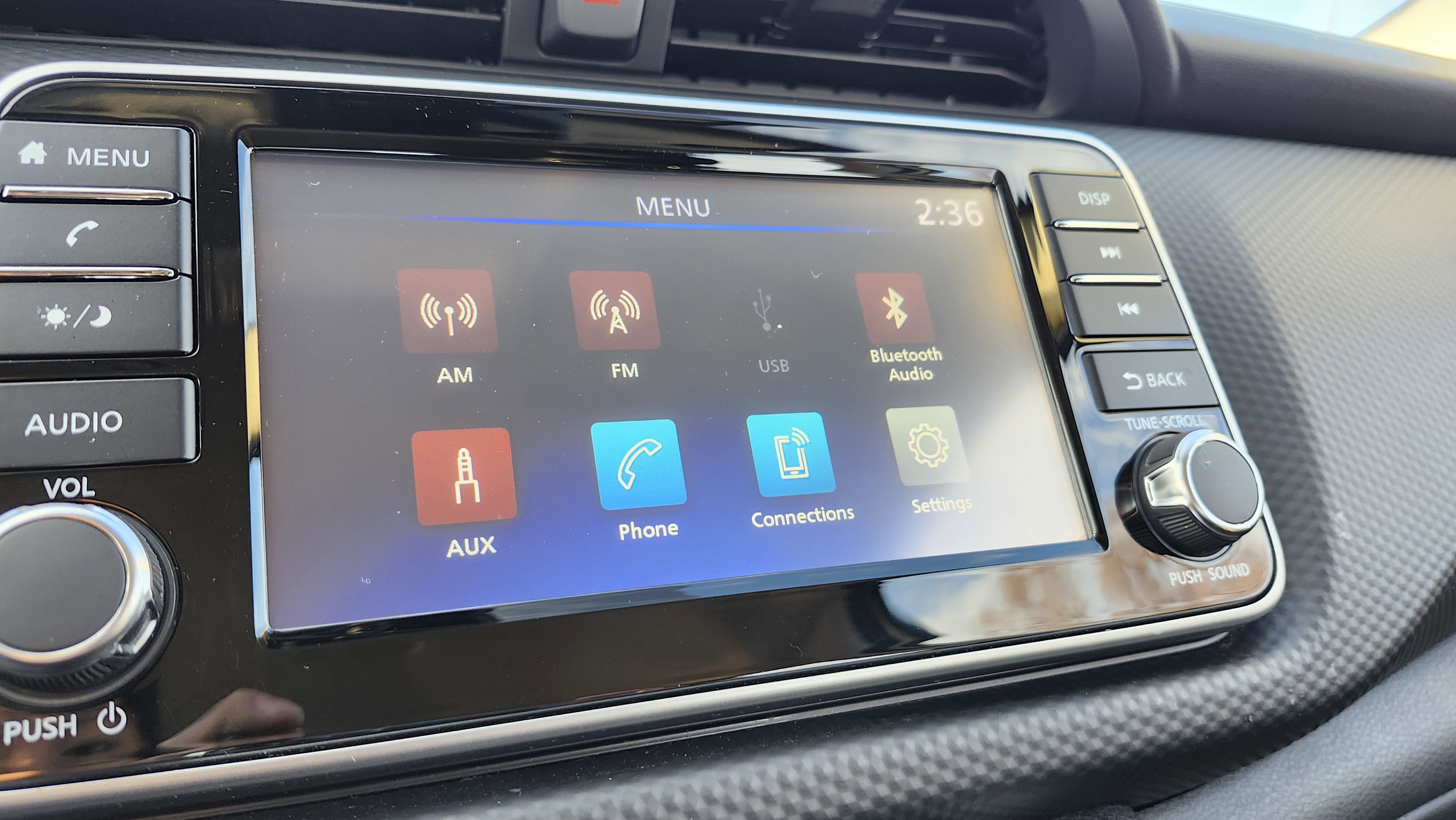 Used 2022 Nissan Kicks S image 4