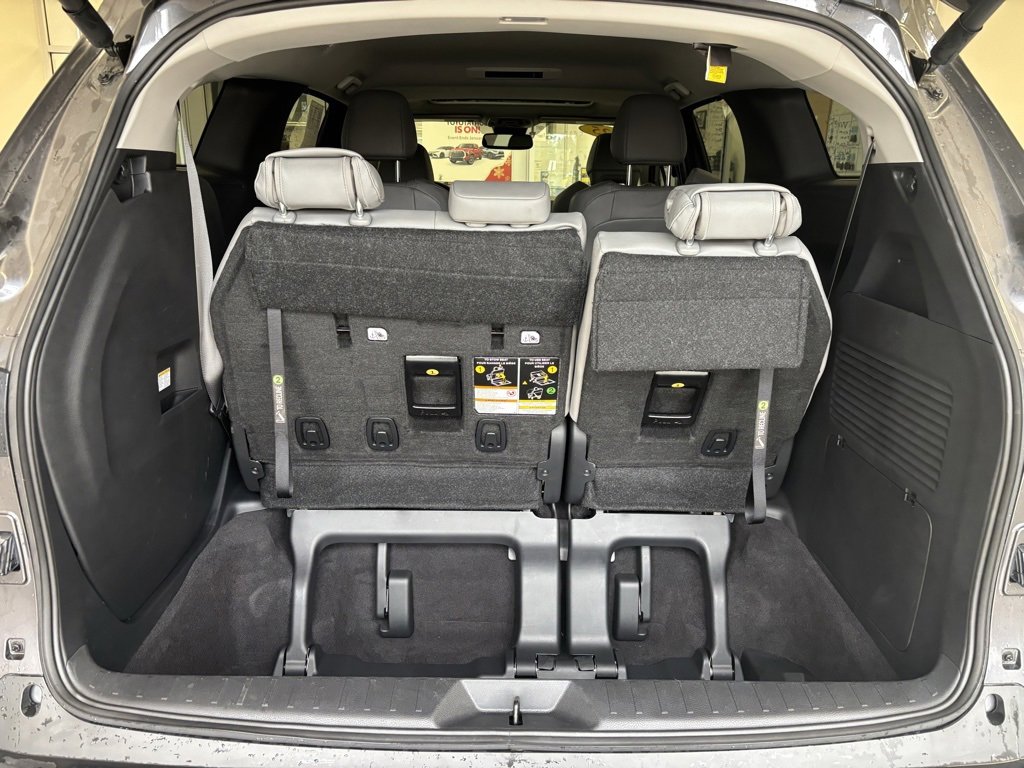 Used 2025 Toyota Sienna XLE image 27