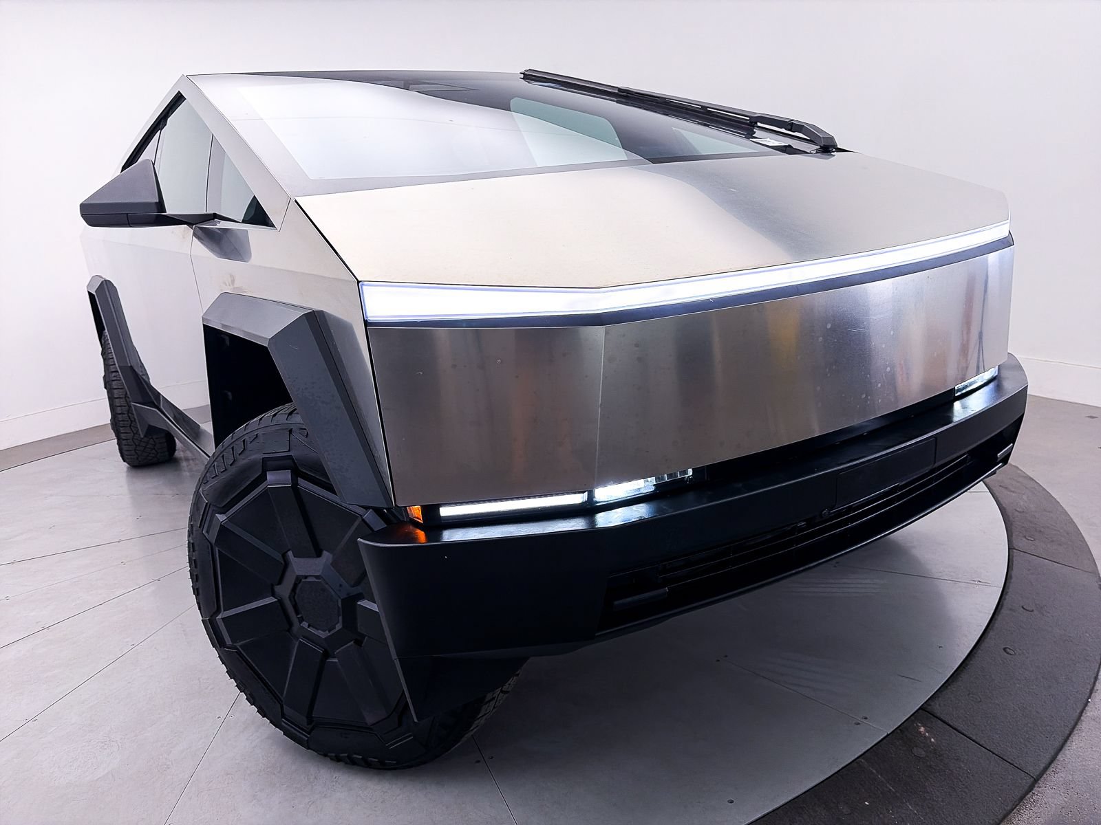 Used 2024 Tesla Cybertruck AWD Crew Cab image 3