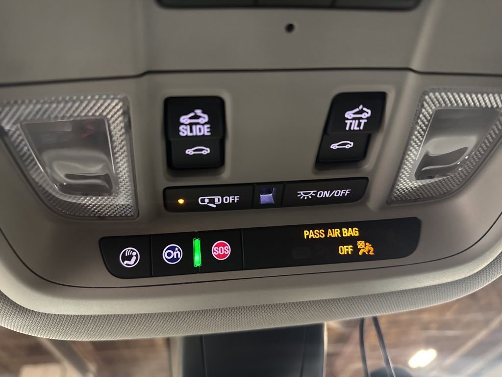 Used 2022 GMC Acadia AT4 w/ Technology Package image 15